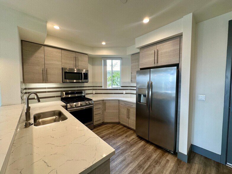 Building Photo - 6923 Kittyhawk Ave