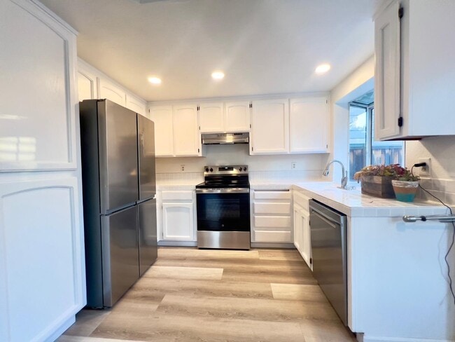 Building Photo - 479 Tioga Ct