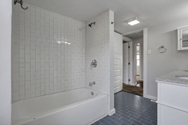 Building Photo - Elegant College Avenue Residence in a Prime Columbus Location