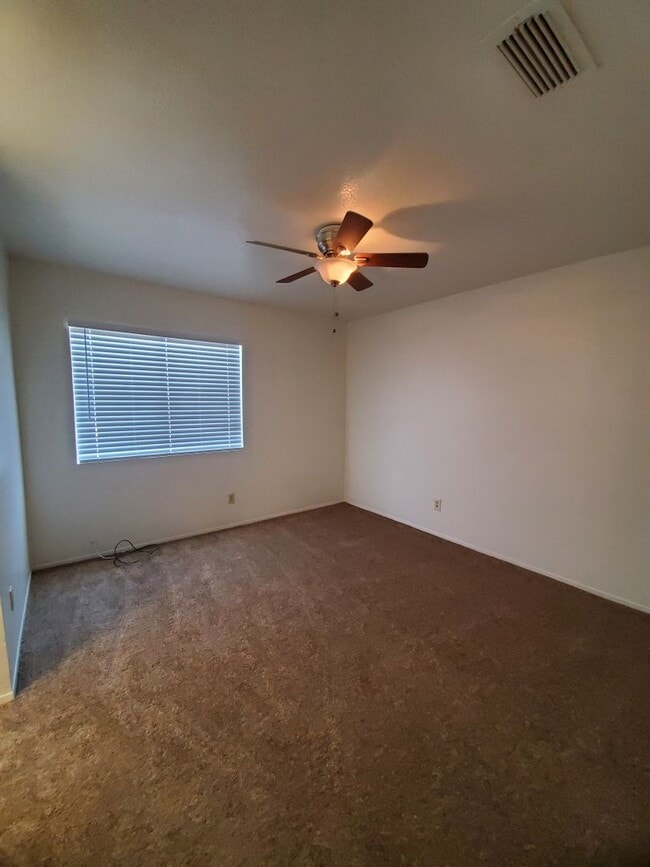 Building Photo - 2 Bedroom 2 Bath - 1 story Townhome - Shadow Mountain