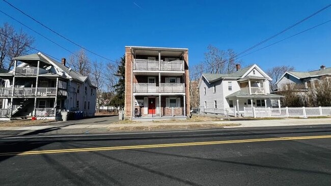 Building Photo - 72 Park St