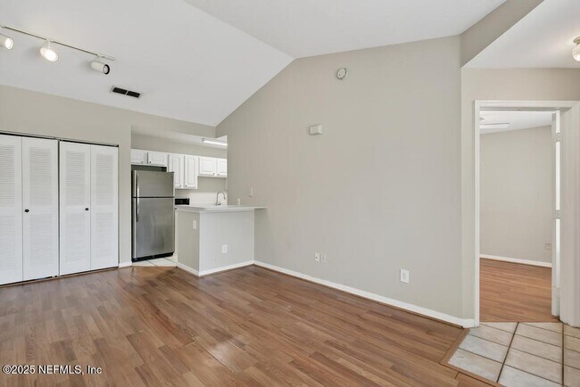 Building Photo - 13703 Richmond Park Dr N