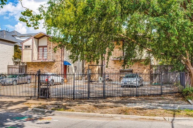 Building Photo - 4000 Rawlins St