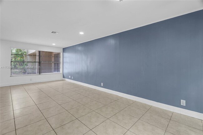 Building Photo - 2530 Coral Springs Dr