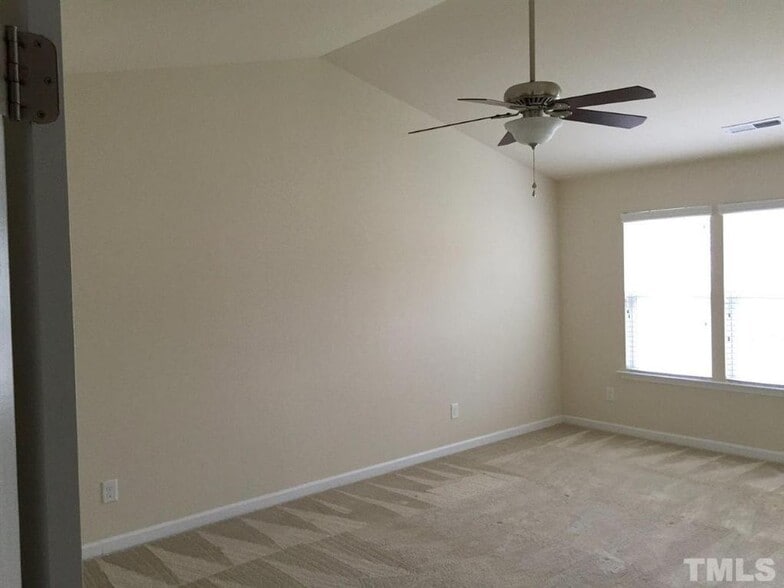 Building Photo - 725 Garden Square Ln