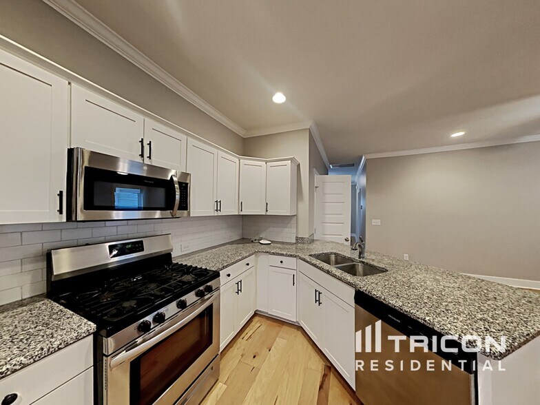 Building Photo - 277 Carellton Dr