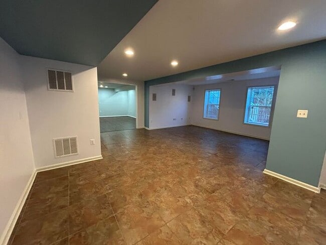 Building Photo - 9541 Evergreen Circle