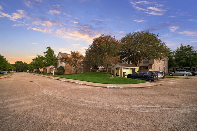 Building Photo - 2808 Grants Lake Blvd