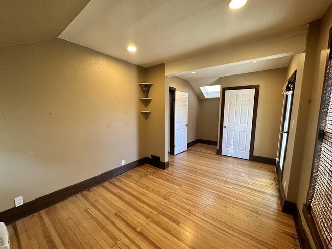 Building Photo - 2065 Emerson St