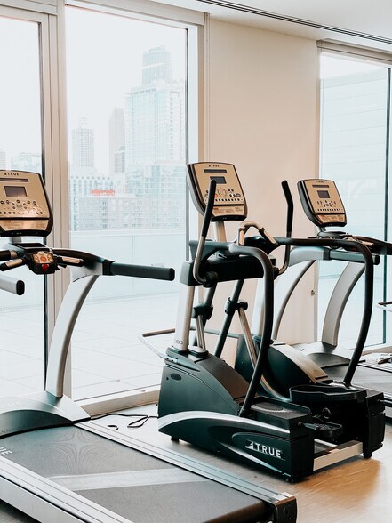 Building Photo - 334 W Schiller St