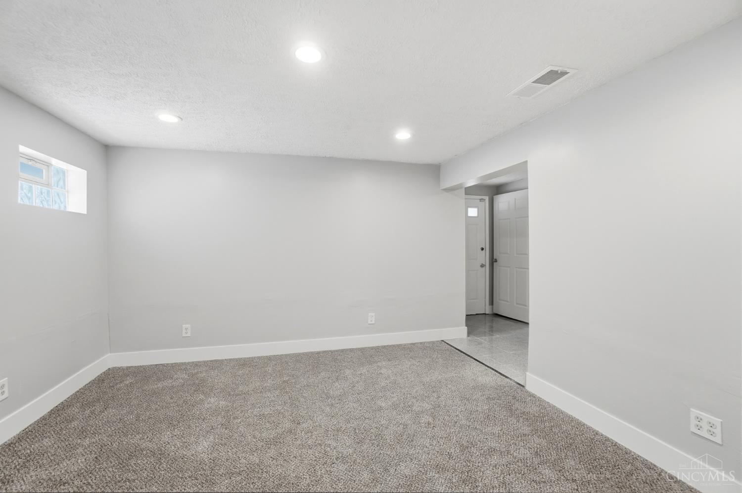 Building Photo - 3595 Harvey Ave