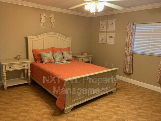 Building Photo - 4123 SW 21st Pl