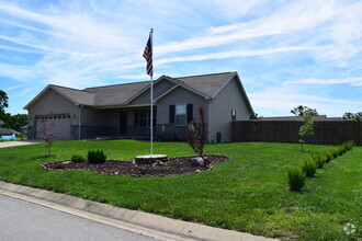 Building Photo - Summit’s Pass Beauty – Updated 3BR/2BA wit...