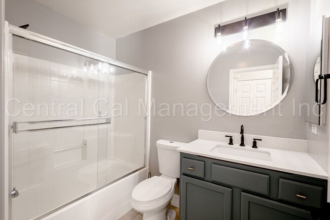 Building Photo - 4 Bedroom/3 Bath Home with Solar, Pool and...