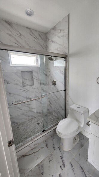 Building Photo - 2637 S Cochran Ave