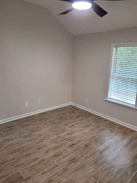 Building Photo - 209 Leigh Lp