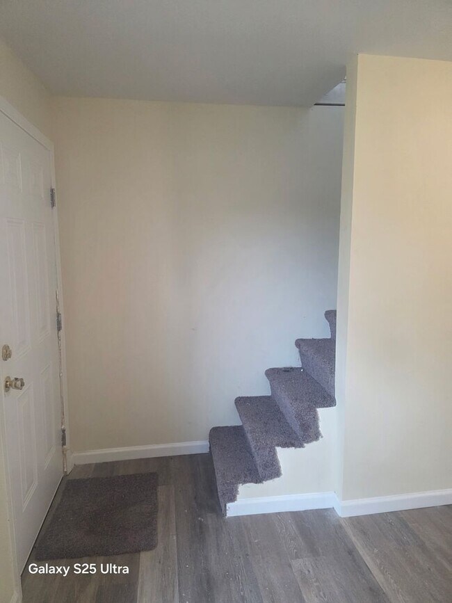 Building Photo - Single Family Home - Now available!