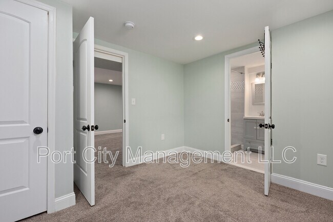 Building Photo - 7017 Yataruba Dr