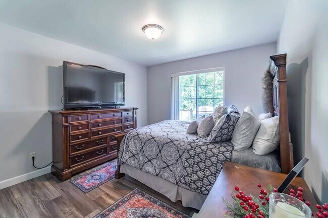 Building Photo - 6615 Cavin Dr