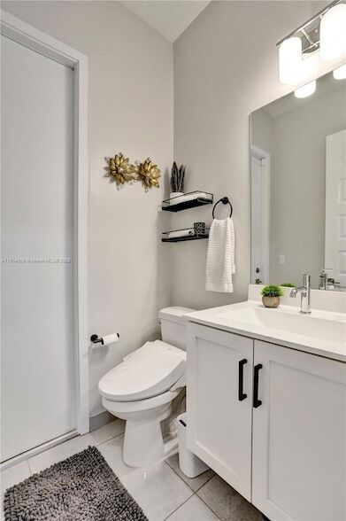 Building Photo - 10795 Oceano Wy