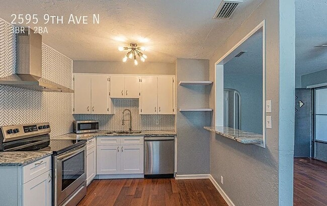 Building Photo - Stunningly Remodeled 3-Bedroom Home on a C...