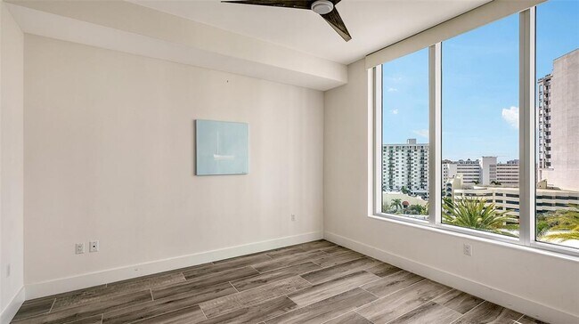 Building Photo - 111 S Pineapple Ave