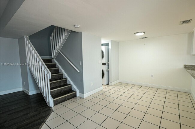 Building Photo - 6211 SW 138th Ct