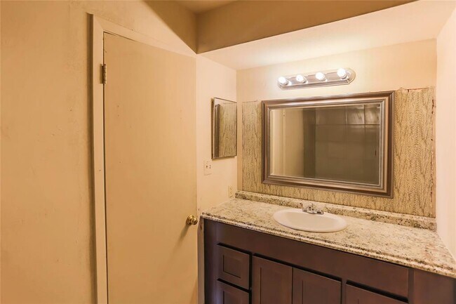 Building Photo - 9901 Sharpcrest St