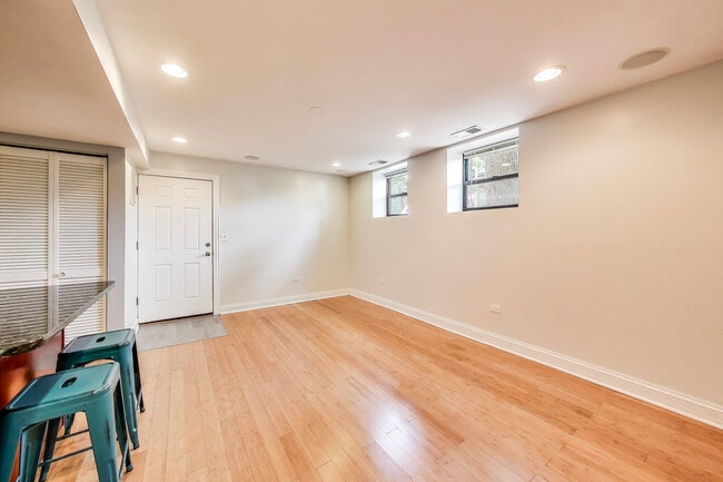 Building Photo - 1702 W Summerdale Ave
