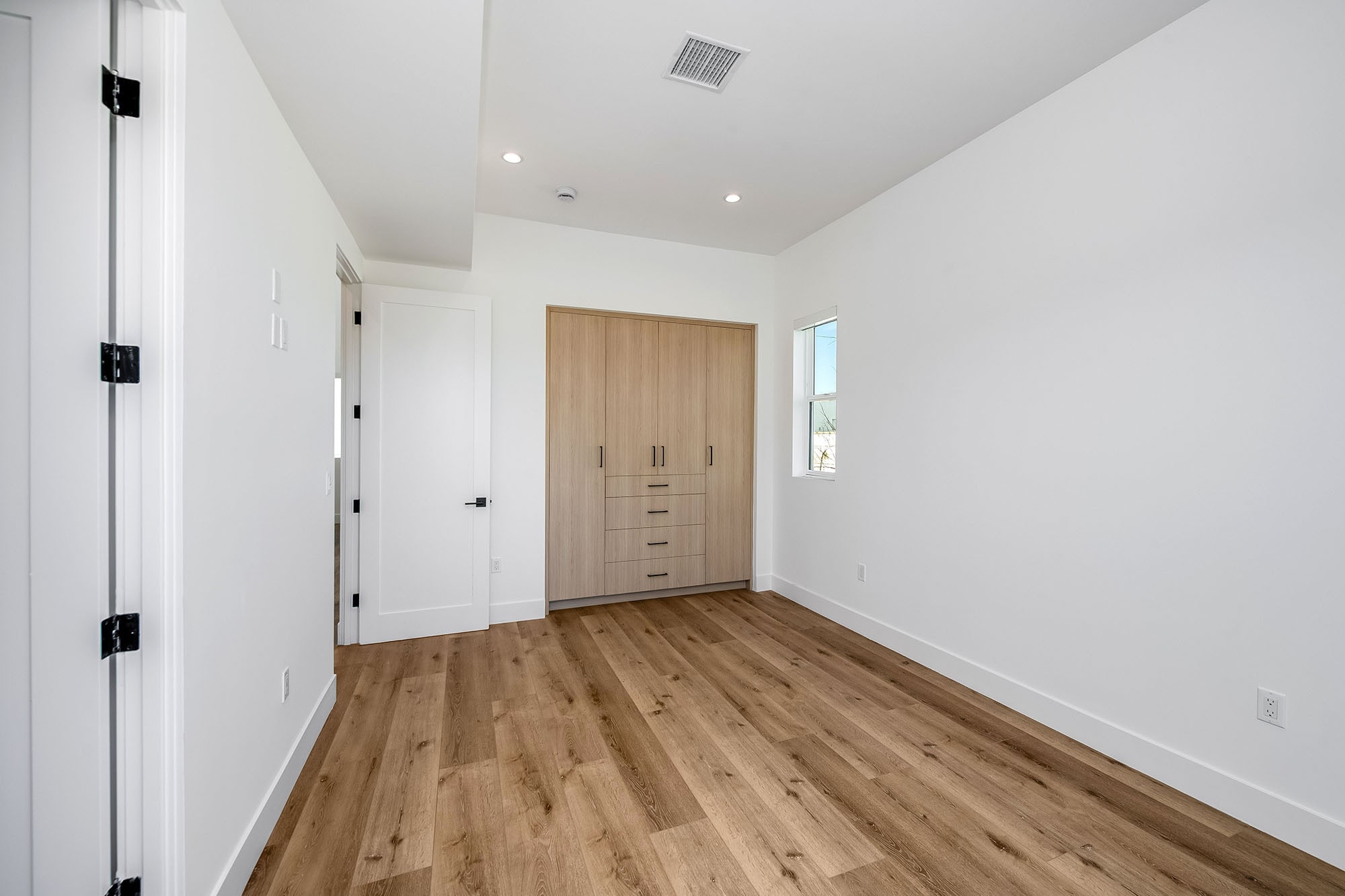 Building Photo - 5044 Laurel Canyon Blvd