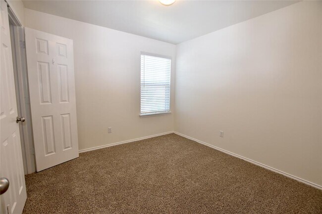 Building Photo - 700 Bayberry Cir