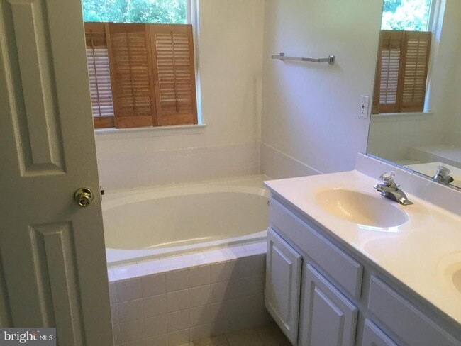 Building Photo - 5271 Ballycastle Cir