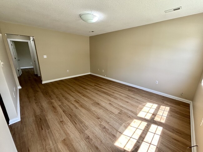 Building Photo - 5317 Beechwood Dr