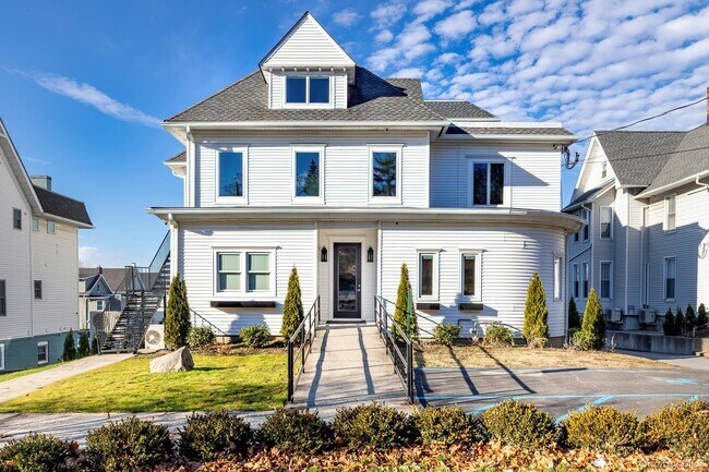 Primary Photo - 90 S Highland Ave