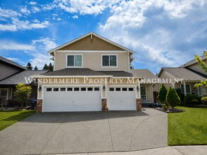 Building Photo - Bright and Spacious 4 Bedroom in Convenient CK location with fenced backyard and 3 car garage