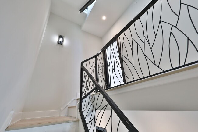 Building Photo - 2541 Turner St