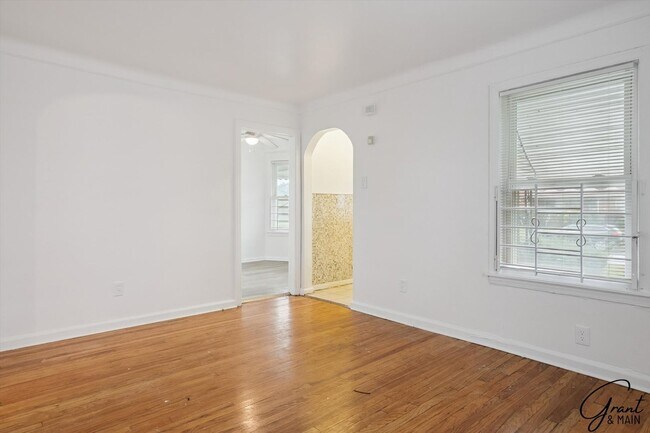 Building Photo - 3 bedroom $1200