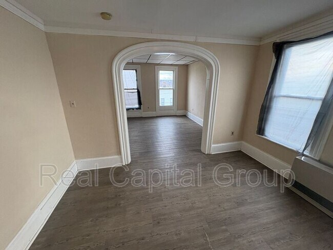 Building Photo - 137 Main St