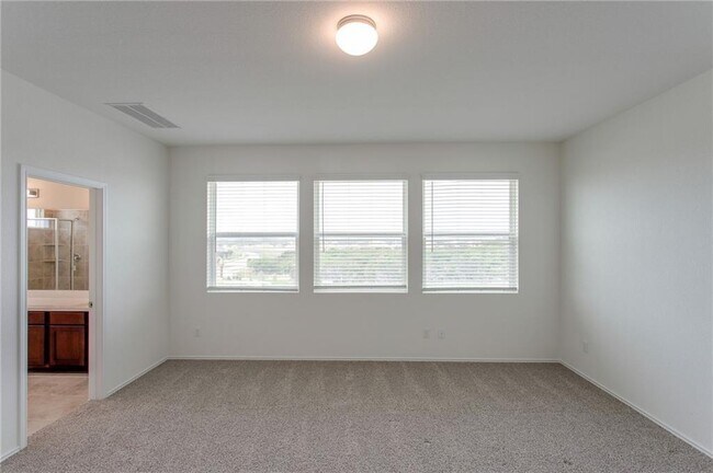 Building Photo - 224 Montauk Loop