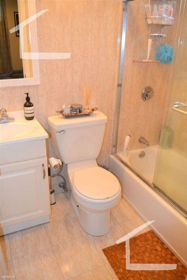 Building Photo - 1 Bed in Brookline w/ Central AC!!!