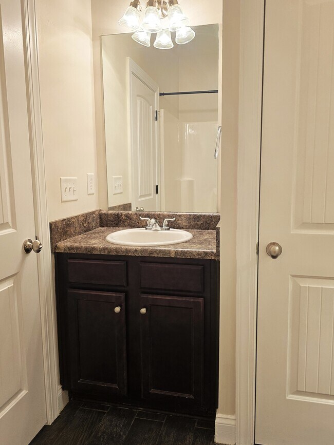 Building Photo - 215 Claudia Dr