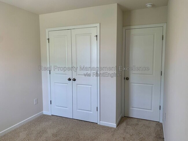 Building Photo - 213 David Hl Dr