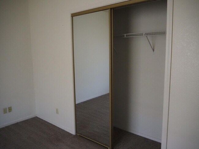 Building Photo - 4256 Sabana Loop SE