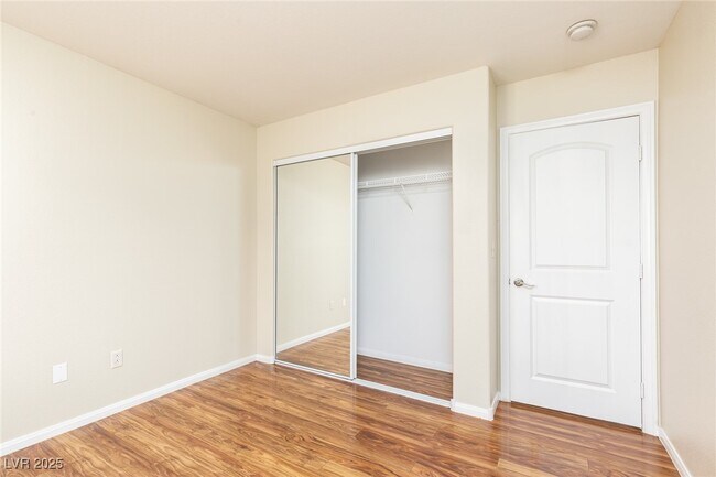 Building Photo - 7649 Lookout Hill St