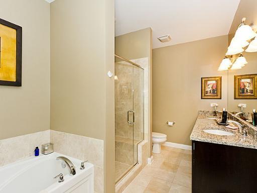 Building Photo - 1800 Amberley Ct