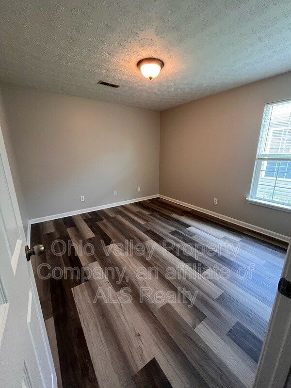 Building Photo - 7097 Columbia Ave