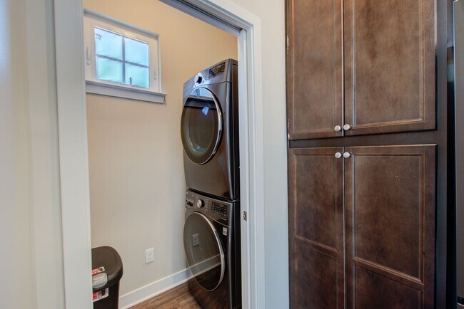 Building Photo - 609 Fishers Ct