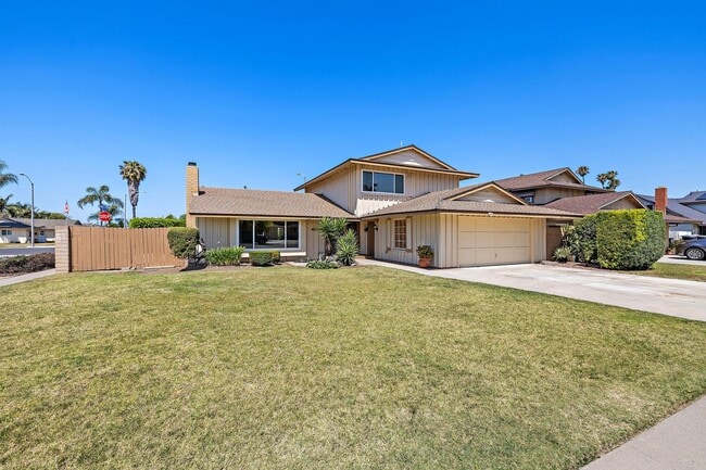 Building Photo - Spacious Home on Corner Lot!
