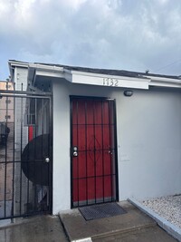 Building Photo - Charming 2 Bedroom Long Beach Apartment - Close to PCH!