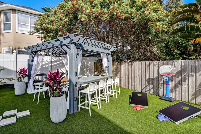 Building Photo - 156 Meadow Ave